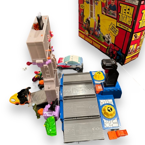 Teen Titans Launch Tower Bandai RARE Vintage 2004 + Extras  SEE LISTING! - Picture 7 of 16